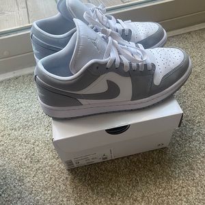 Size 9 wolf grey Jordan low